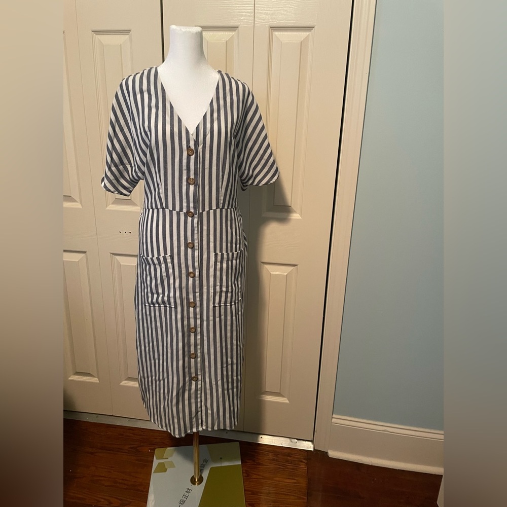 Women’s Size Medium Casual Dress By Blu Pepper